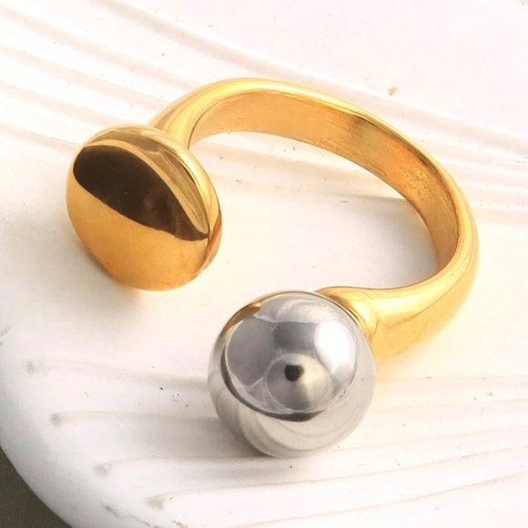 Classic Gold Tone Stainless Steel Ring - Picture 4 of 4